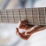 Postawa i ergonomia: ćwiczenia dla gitarzystów i pianistów
