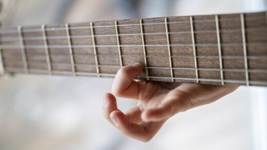 Postawa i ergonomia: ćwiczenia dla gitarzystów i pianistów