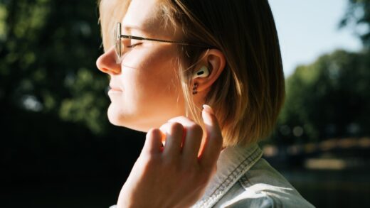 Muzyka a zdrowie psychiczne: jak dźwięki wpływają na samopoczucie?
